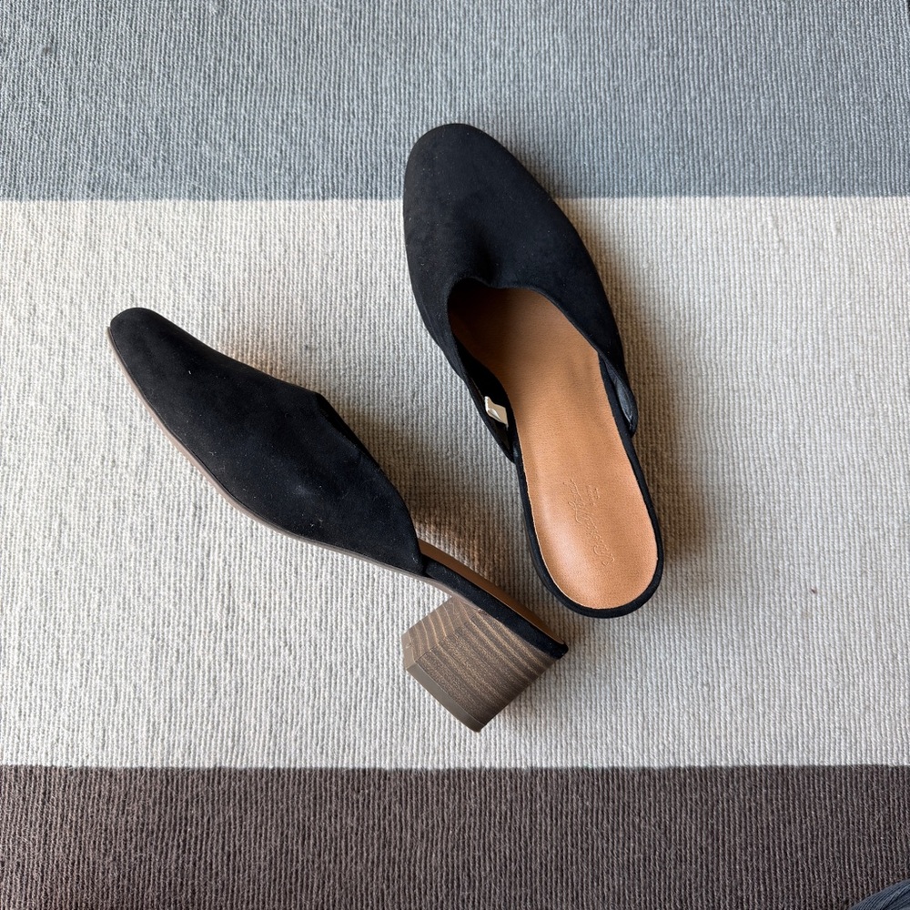Universal Thread Black Mules with Wooden Heel